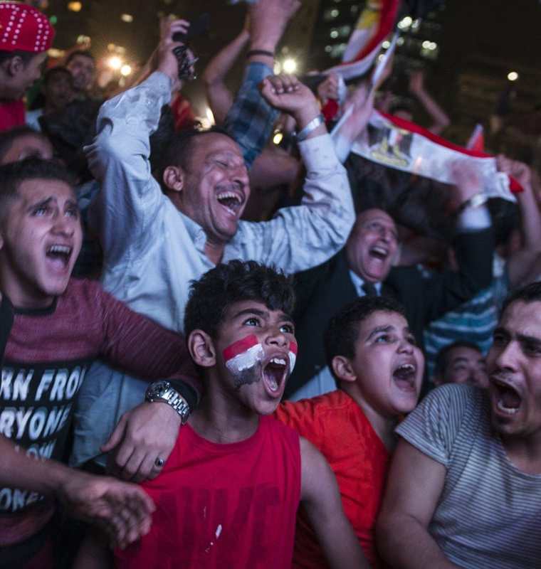 Aficionados festejaron en las calles el boleto de Egipto al Mundial. (Foto Prensa Libre: EFE).