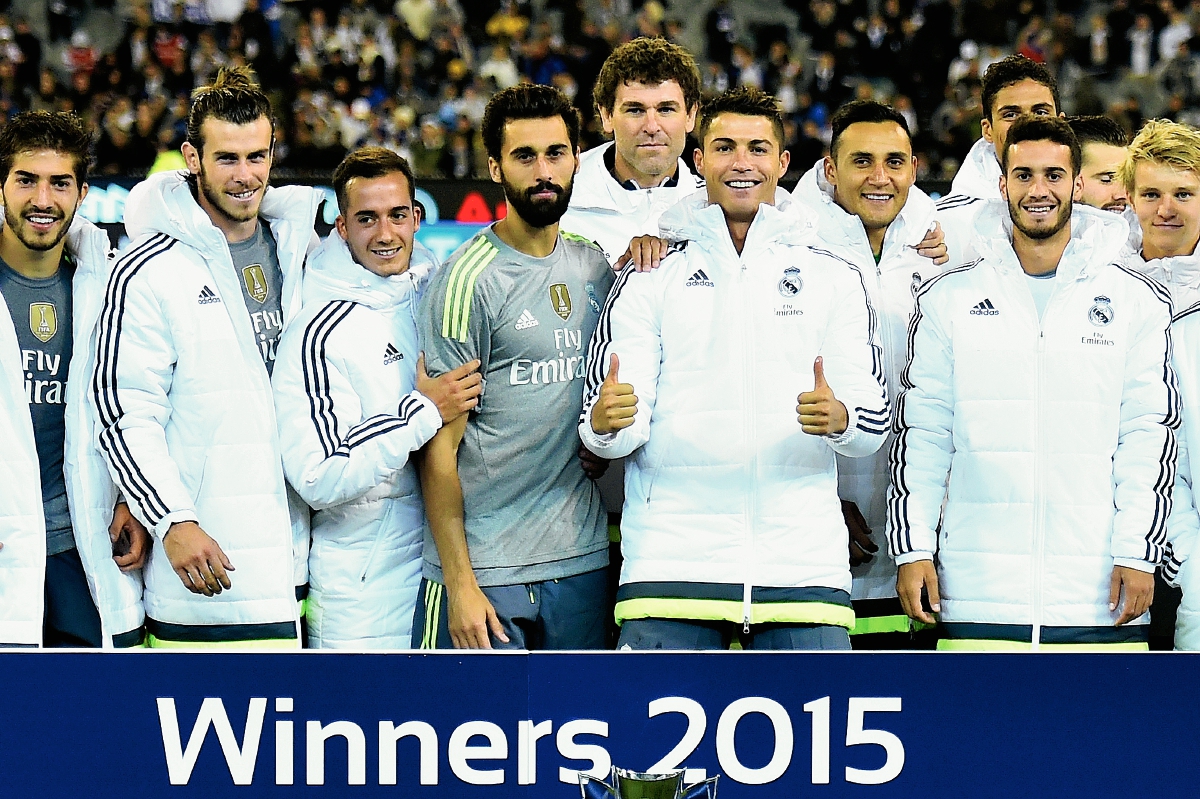 Los jugadores del Real Madrid festejan tras ganar el trofeo de la International Championship Cup soccer ante el Manchester City. (Foto Prensa Libre: AP)
