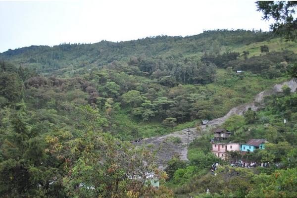 Vista del deslave en comunidad El Manantial. (Foto Prensa Libre: tomada de santacruzbarillas.org)