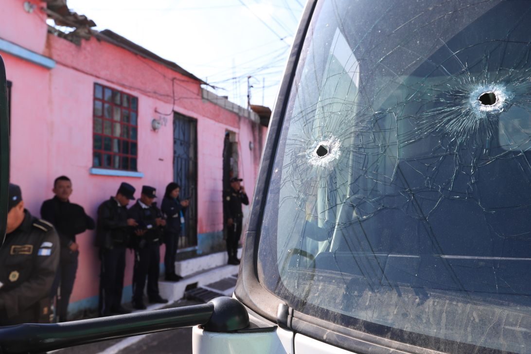 Un camión repartidor era el objetivo, según testigos. (Foto Prensa Libre: Estuardo Paredes)