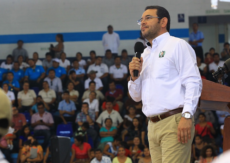 El presidente Jimmy Morales durante su discurso en las instalaciones de la CDAG en Mazatenango, Suchitepéquez. (Foto Prensa Libre: Agencia Guatemalteca de Noticias).