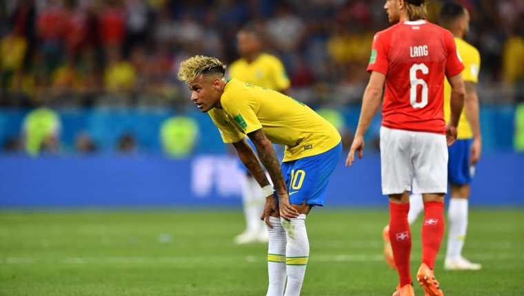 Brasil y Neymar no cumplieron con las expectativas en su debut mundialista. (Foto Prensa Libre: AFP)