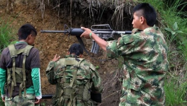Gobierno y FARC acordaron este domingo, la salida progresiva de menores combatientes. (Foto Prensa Libre: AP)