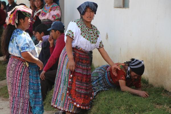 Familiares de la estudiante exigen justicia. (Foto Prensa Libre: Édgar Domínguez)