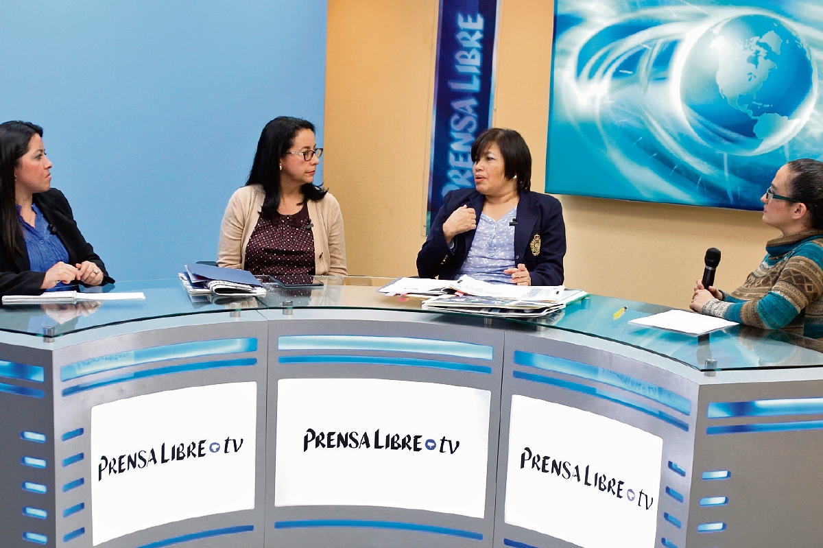 Edna Lima de Morales, de Alianza por la Nutrición, y Nicté Ramírez, del Ministerio de Salud —al centro— conversan con la periodista Andrea Orozco y la editora Claudia Acuña, en el programa Diálogo Libre.