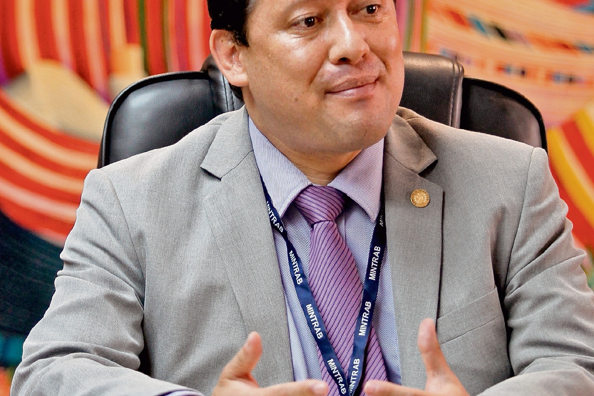 Mario Luis Román, viceministro admnistrativo y financiero de Trabajo.(Foto Prensa Libre: Erick Ávila)
