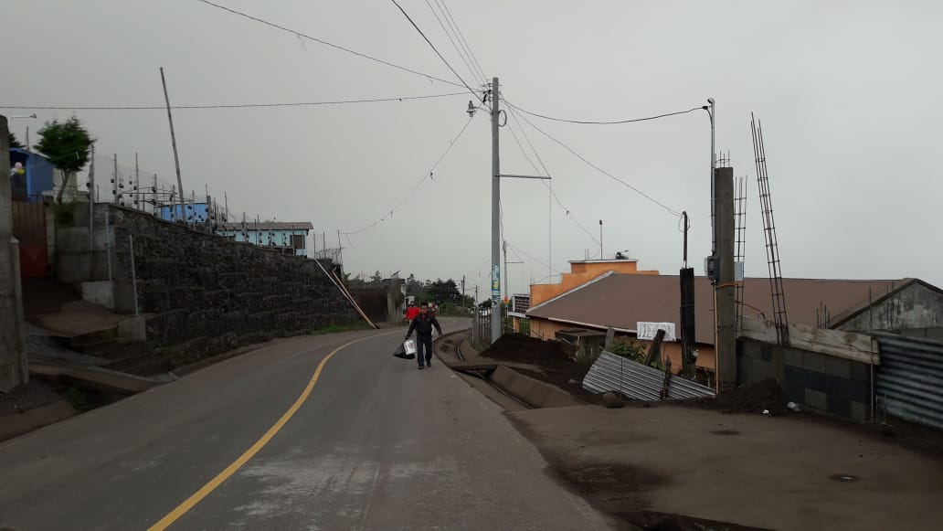 Varias personas han reportado caída de ceniza en Chimaltenango y Suchitepéquez.