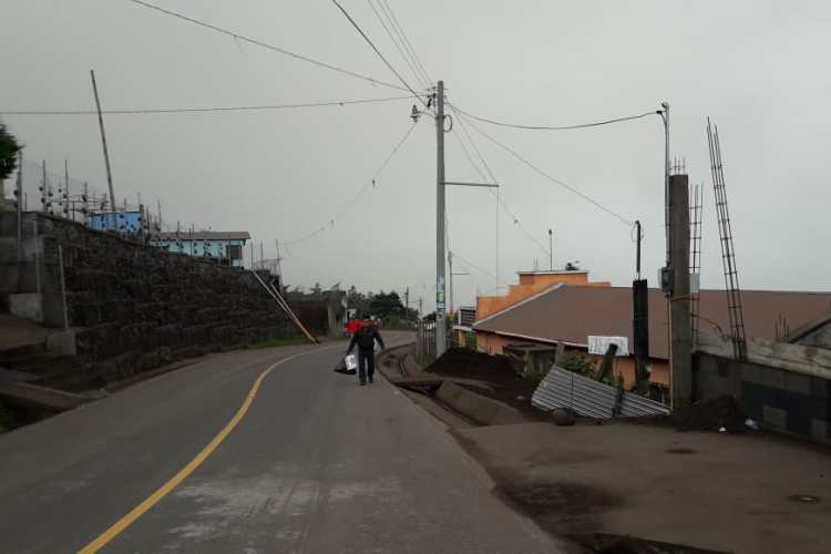 Varias personas han reportado caída de ceniza en Chimaltenango y Suchitepéquez.