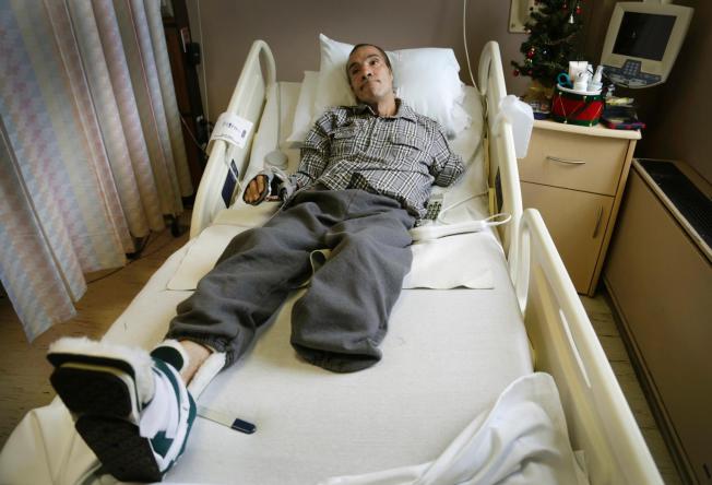 Steve Constantino, quien sufrió golpes y mordeduras por un perro en octubre de 2014.(Foto Prensa Libre:AP)