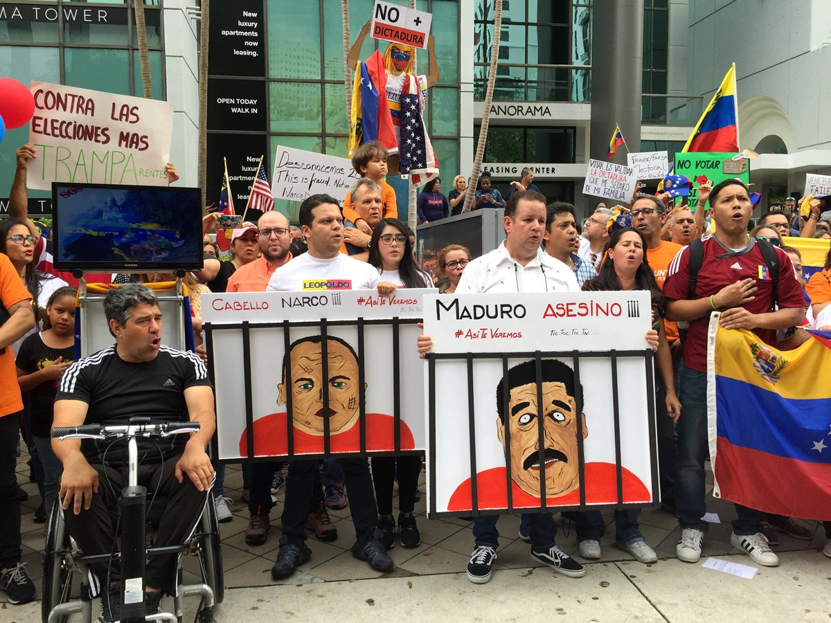 Venezolanos han protestado en reiteradas ocasiones en contra del régimen de Maduro. (Foto Prensa Libre: EFE)