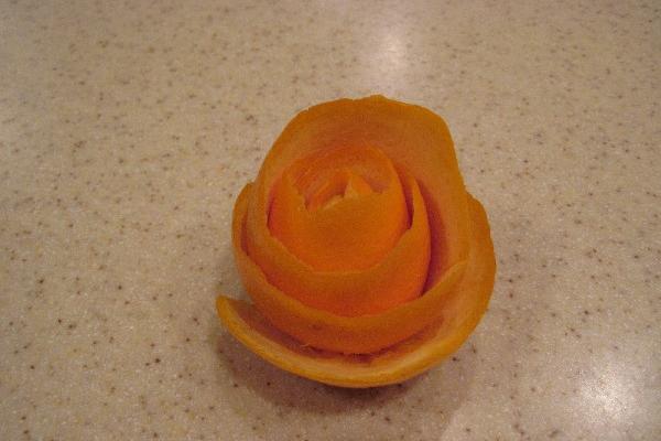 CÁSCARA DE cítricos puede convertirse en una flor.