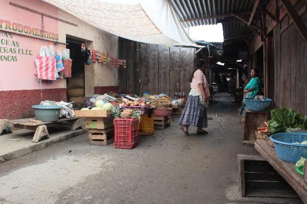 Vendedoras del  mercado cantonal de Purulhá, quienes han manifestado su malestar por nuevas tasas.