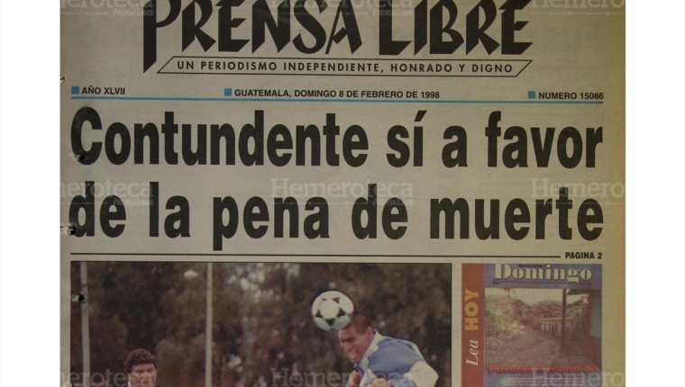 Portada de Prensa Libre 8/2/1998 daba a conocer el contundente sí a favor de la pena de muerte. ( Foto: Hemeroteca PL)