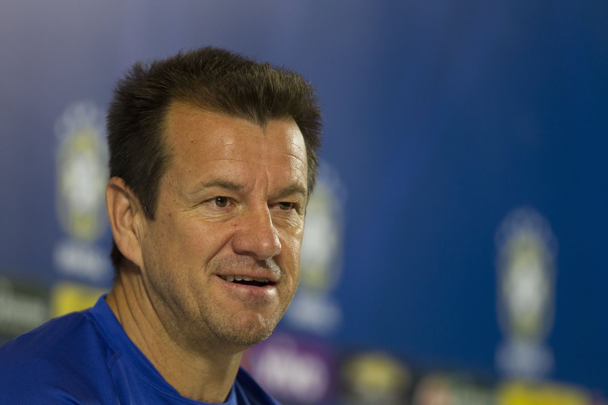 El entrenador de la Selección brasileña, trabajó a puerta cerrada de cara al próximo duelo en la eliminatoria a Rusia 2018. (Foto Prensa Libre: EFE)