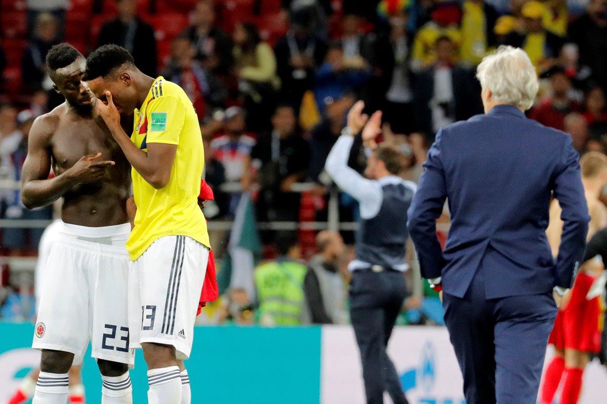 Sánchez y Mina se regocijaron el uno con el otro y lloraron cuando Colombia fue eliminada en penaltis por Inglaterra. (Foto Prensa Libre: EFE)