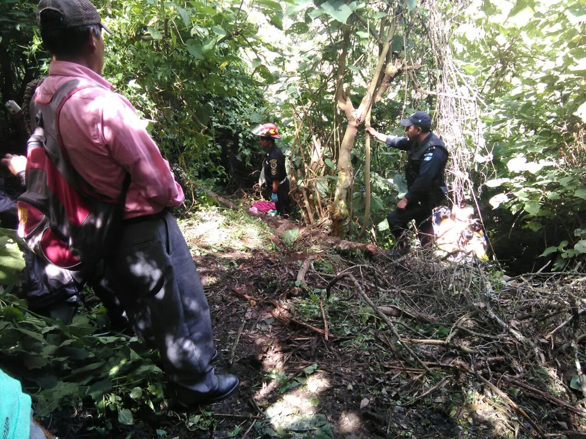 Lugar donde fue encontrado el cadáver de una niña en Patzún, Chimaltenango. (Foto Prensa Libre: Víctor Chamalé).