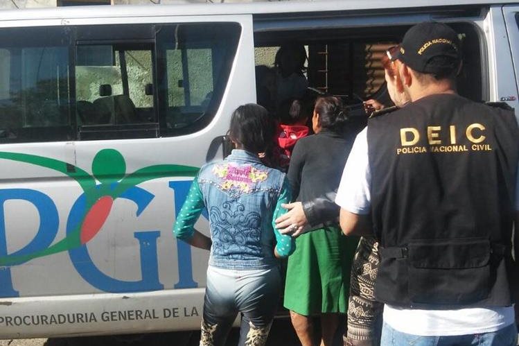 (Foto de referencia) La PGN ha efectuado varios operativos para resctar menores víctimas de maltrato. (Foto Prensa Libre: Hemeroteca PL)