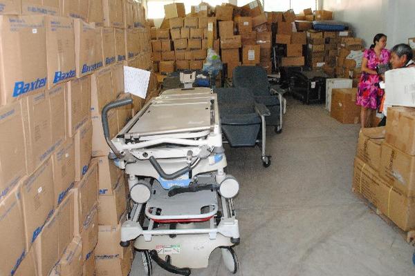 Parte del donativo entregado a hospital