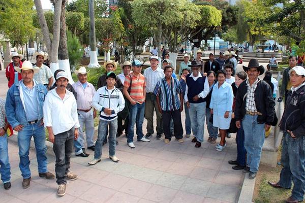 Doscientos sesenta trabajadores serán reinstalados en la comuna de Jalapa. (Foto Prensa Libre: Hugo Oliva)