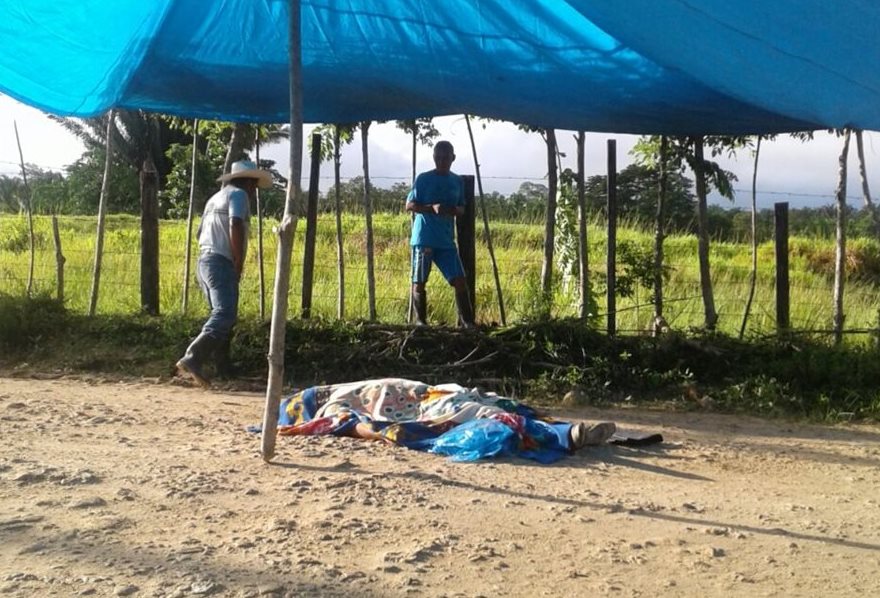 El cadáver del maestro Elías Pop Pop fue localizado en la comunidad La Unión en Sayaxché, donde impartía clases. (Foto Prensa Libre: Rigoberto Escobar)