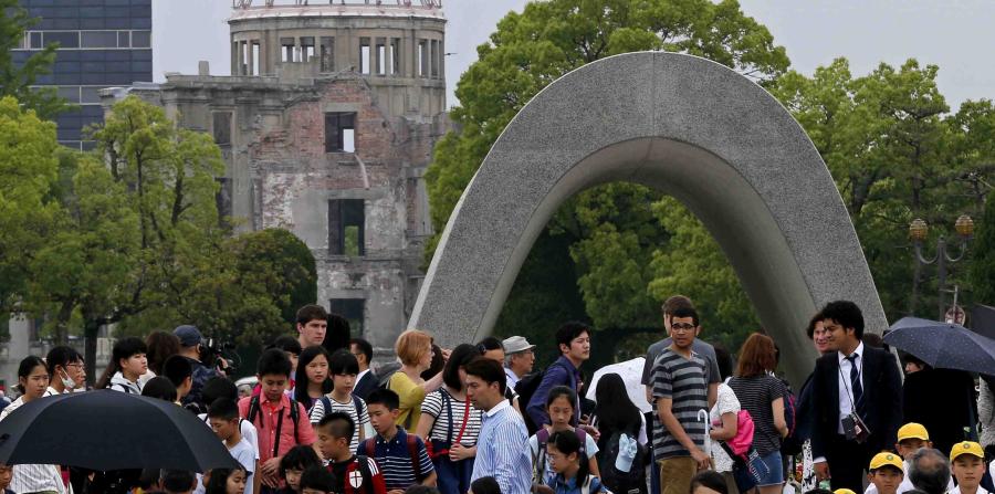 Desde el viernes pasado jugadores de Pokémon Go invaden parque memorial de la bomba atómica en Hiroshima. (Foto Prensa Libre: AP)