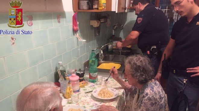 Los vecinos llamaron a la policía de Roma alarmados por los llantos desconsolados que salían del apartamento de Jole y Michele. QUESTURA DI ROMA
