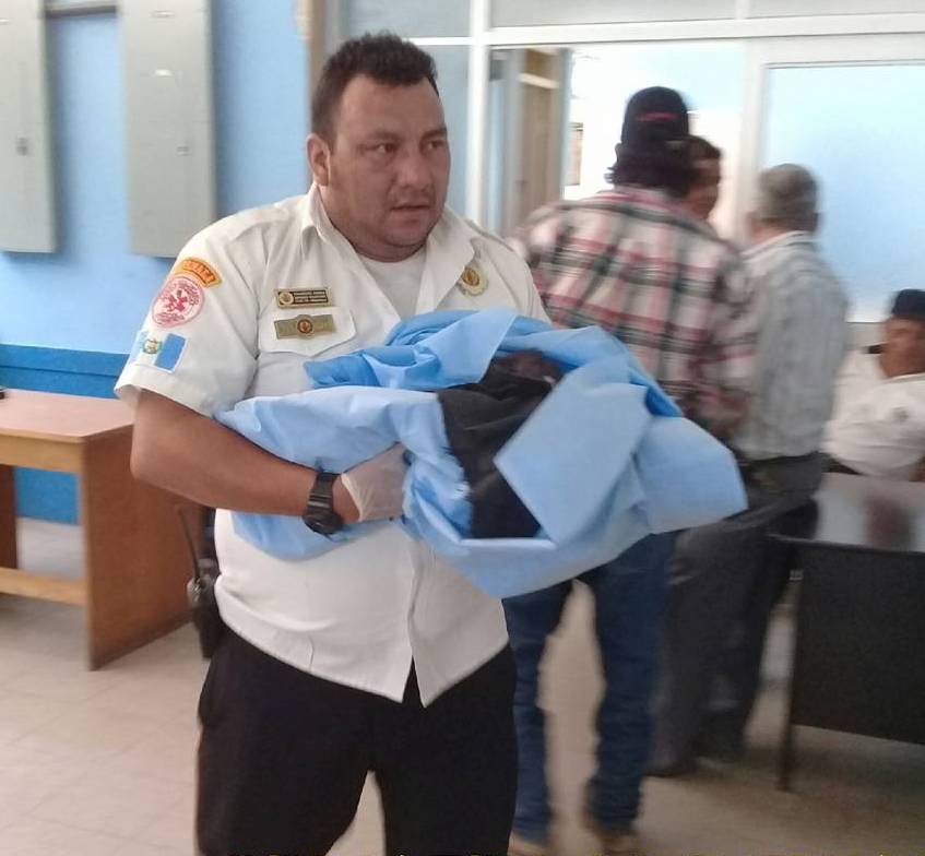 La recién nacida fue llevada al hospital Modular de Chiquimula. (Foto Prensa Libre: Cortesía CVB)