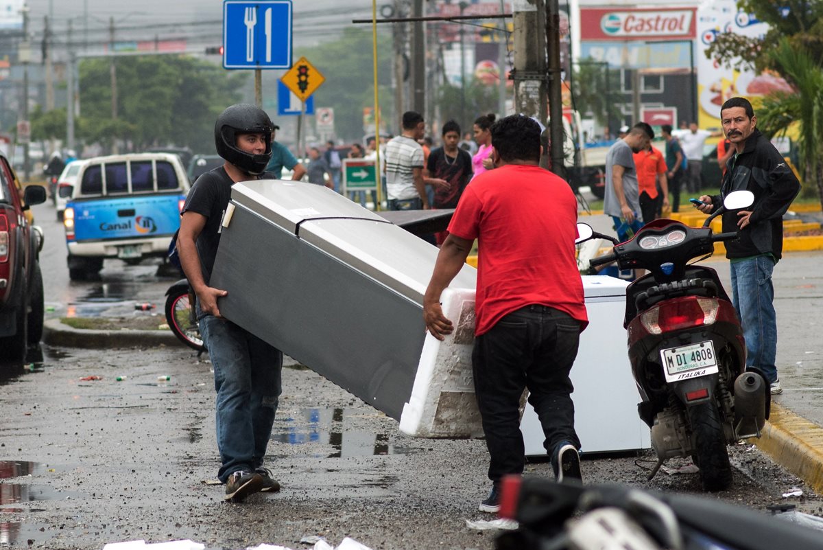 En varias ciudades de Honduras se reportan saqueos durante la jornada de protestas de este día