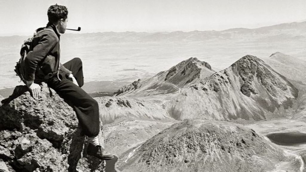 "Si Rulfo estuviera entre nosotros en este 2017, año de su centenario, vería confirmarse su hipótesis con respecto al círculo vicioso en que suele estancarse la historia de México", escribe Jorge Zepeda. (FUNDACIÓN JUAN RULFO)