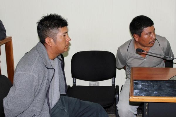 Los dos sindicados de haber participado en el crimen de un médico cubano y su hijo, permanecen en el Juzgado de Primera Instancia Penal de Santa Cruz del Quiché. (Foto Prensa Libre: óscar Figueroa)