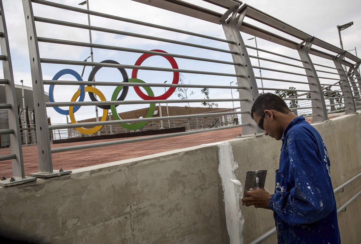 El agente de seguridad fue arrestado por atacar a una bombero dentro del parque olímpico. (Foto Prensa Libre:EFE)
