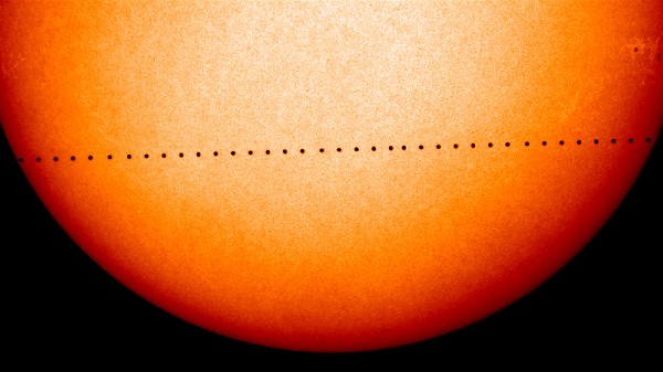 Una imagen muestra el camino de Mercurio frente al Sol en noviembre de 2006.(AP).