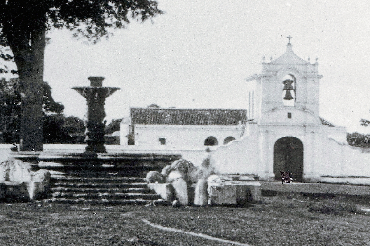 Templo de La Asunción, Jocotenango, de la Nueva Guatemala de la Asunción, en el que se celebró durante algún tiempo la fiesta patronal de la capital. La estructura fue demolida hacia 1871. (Foto Prensa Libre: Museo Nacional de Historia).