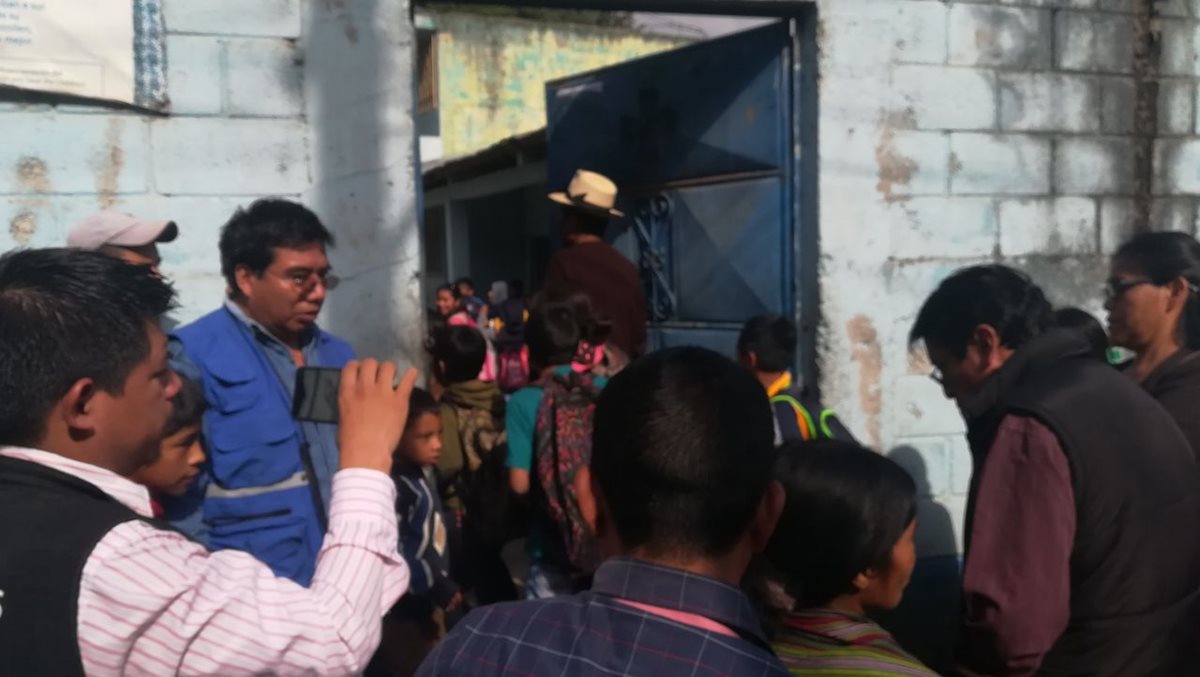 En Nebaj, Quiché, los maestros regresaron a clases, pero con condiciones de los padres de familia. (Foto Prensa Libre: Héctor Cordero)
