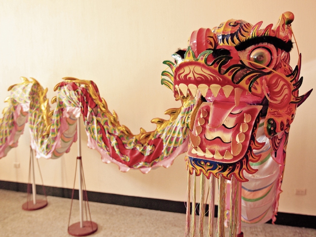 EL museo tiene un dragón de más de 10 metros de largo que se usa en las festividades chinas, como la Celebración del Dragón y Año Nuevo. El dragón y sus colores representan la buena fortuna en la cultura china. (Foto Prensa Libre: Ángel Elías)