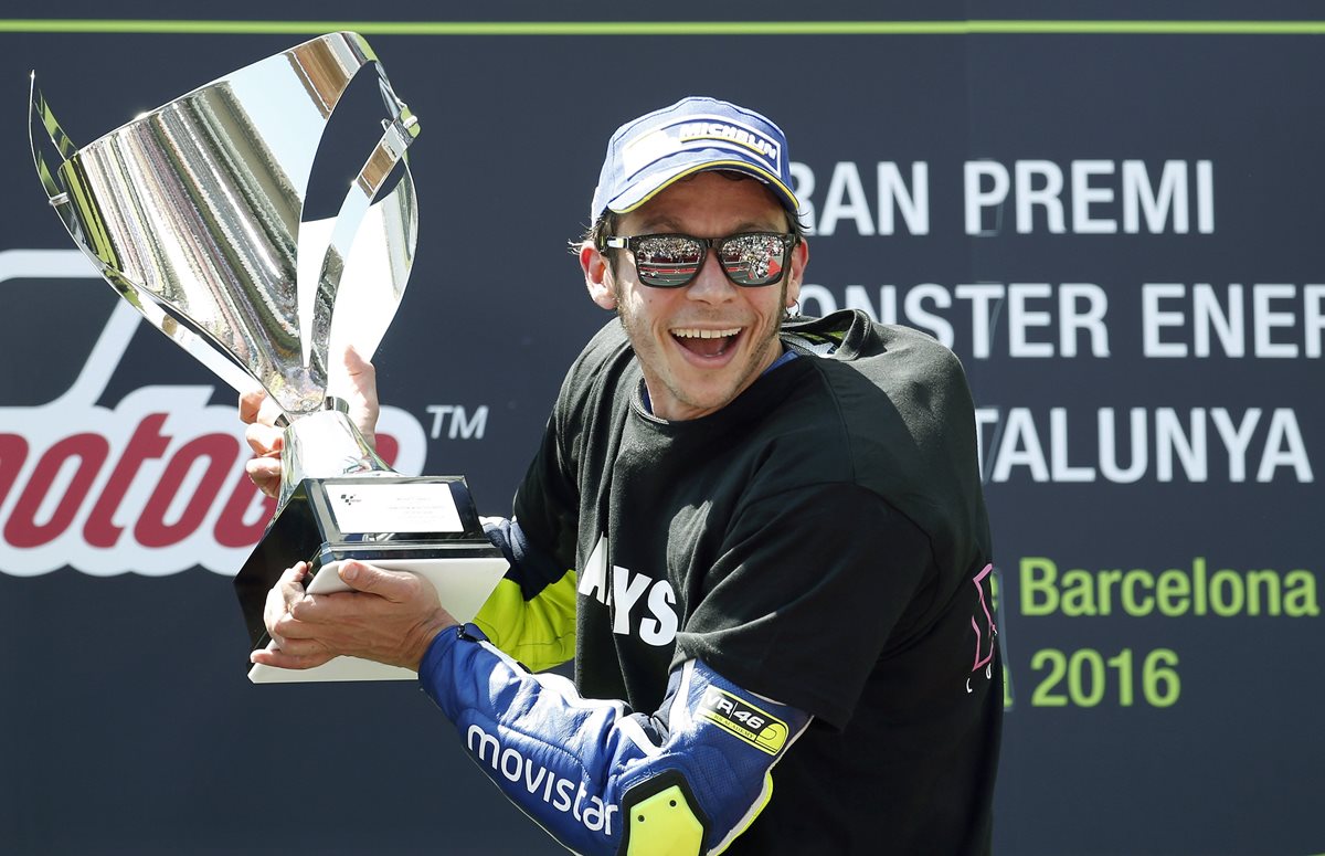 Rossi dio un golpe de autoridad en el Gran Premio de Cataluña. (Foto Prensa Libre: EFE)
