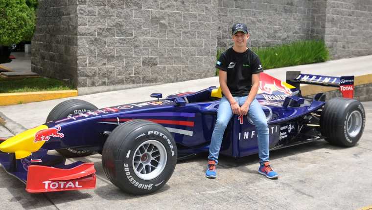 Ian Rodríguez disfruta de unos días de descanso durante la pausa en la Fórmula 4 italiana (Foto Prensa Libre: Gloria Cabrera).
