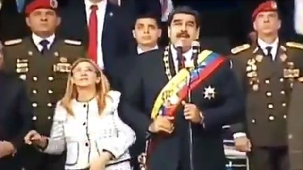 El presidente Maduro estaba junto a su esposa cuando ocurrió una de las detonaciones de un dron con explosivos, según el gobierno venezolano. (AFP)