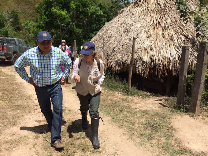 La relatora Magdalena Talamás, visitó las comunidades en la zona de adyacencia con Belice. (Foto: Minex)
