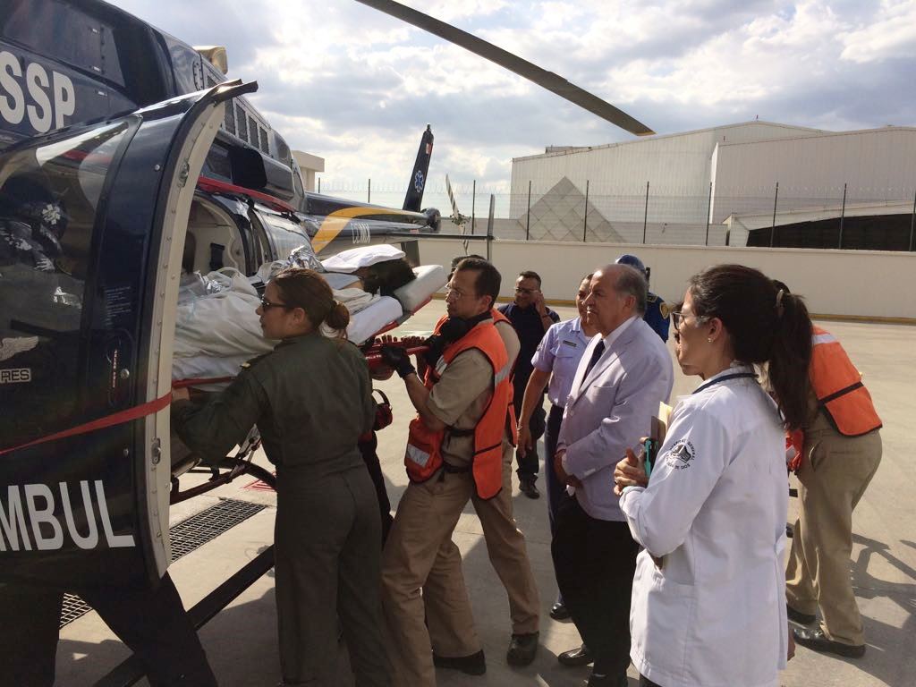 En el Instituto Nacional de Rehabilitación de México, cinco guatemaltecos permanecen en cuidados intensivos. (Foto Prensa Libre: @SEMAR_mx)