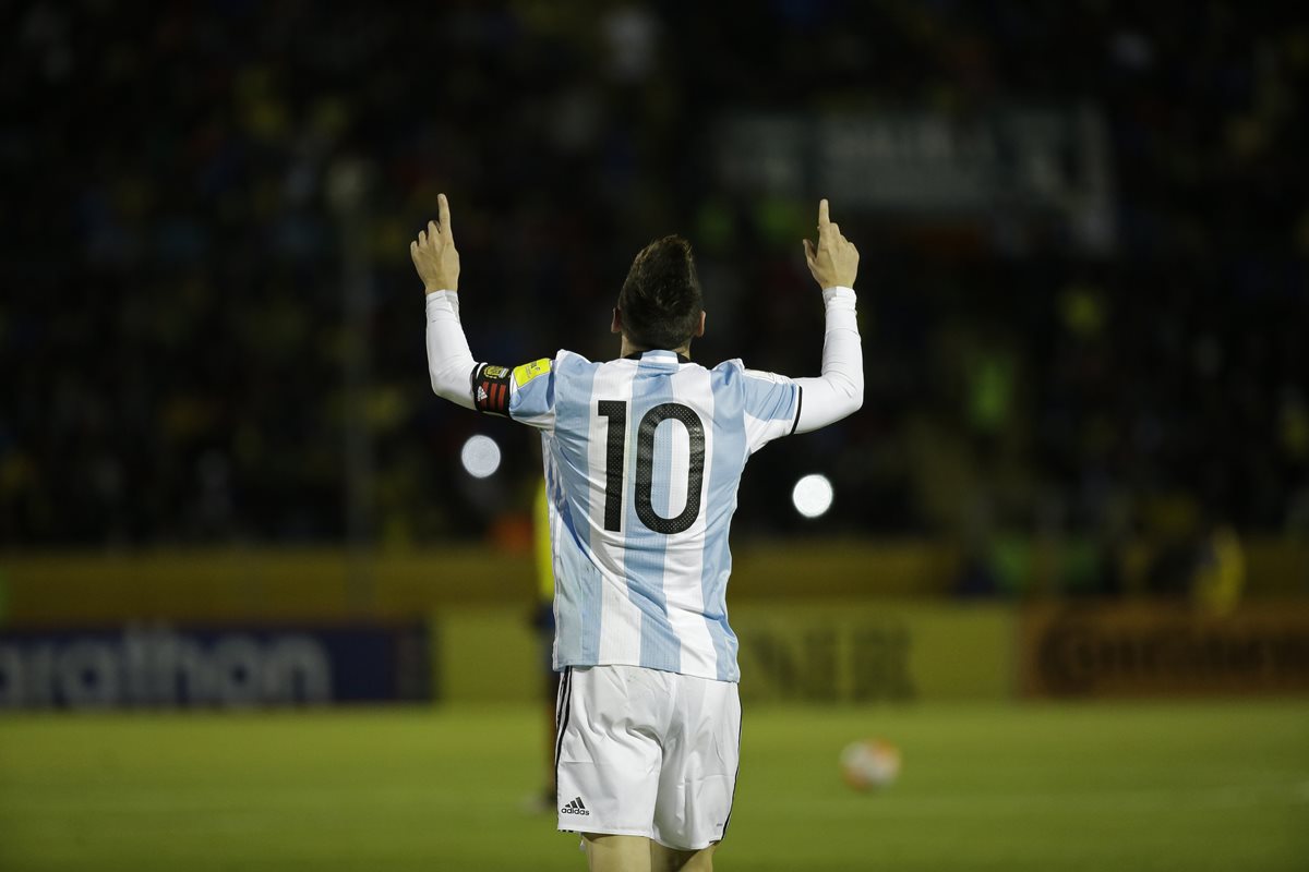 Lionel Messi fue la gran figura de Argentina y le dio el pase a Rusia 2018. (Foto Prensa Libre: AP)