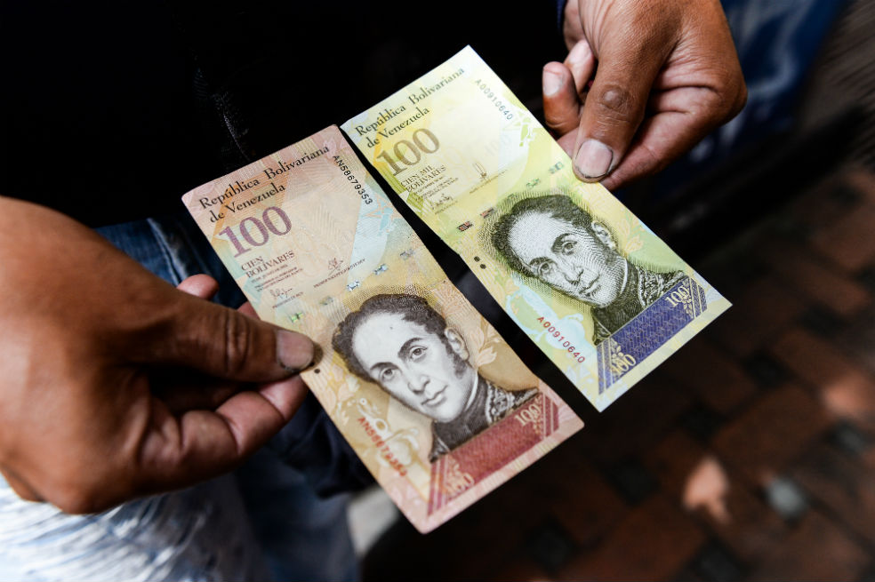 A principios de mes, Nicolás Maduro, anunció la incorporación del billete de 100.000 bolívares. (Foto Prensa Libre: AFP)