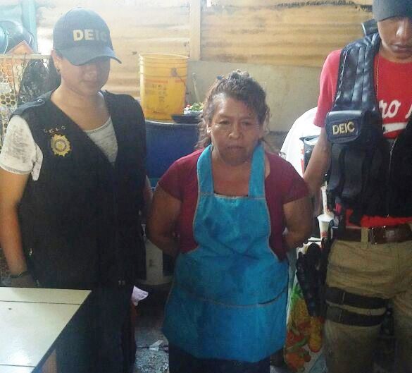 María Magdalena Pérez Gregorio fue capturada en Jutiapa por explotar sexualmente a una niña.(Foto Prensa Libre: Cortesía)