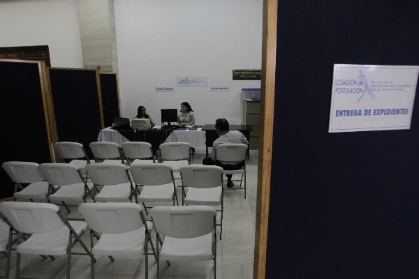 En el primer día para recibir expedientes de candidatos a fiscal, nadie presentó papelería ayer.