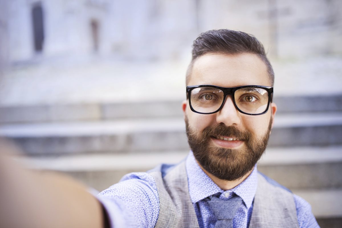 Cuando se trata de treintañeros, los hombres le ganan a las mujeres en autofotos (Foto Prensa Libre: Getty Images/iStockphoto).