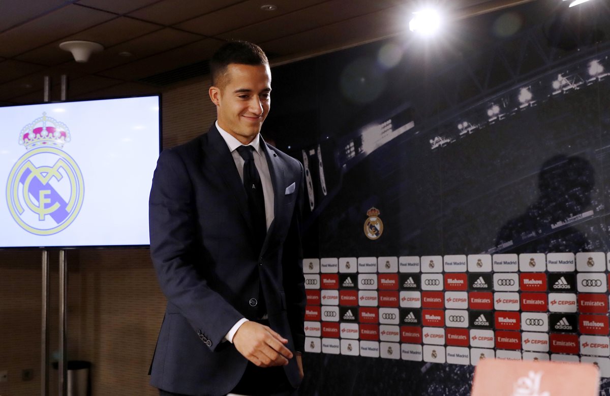 Lucas Vásquez durante la conferencia de prensa luego de su renovación con el Real Madrid. (Foto Prensa Libre: EFE)