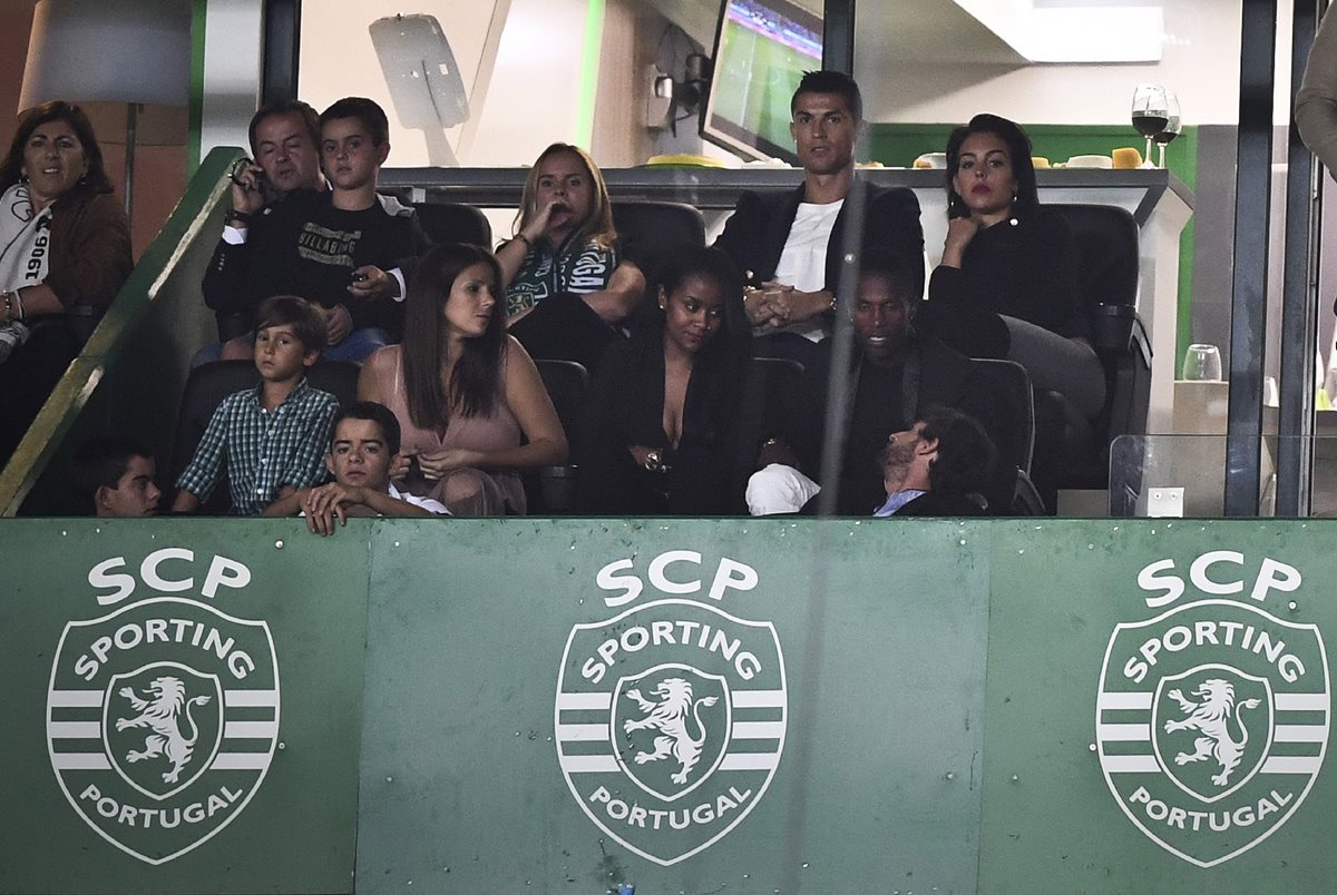 Cristiano Ronaldo demuestra su amor al Sporting desde la grada de Alvalade