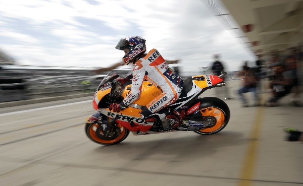Marc Márquez, en acción durante este sábado. (Foto Prensa Libre: AP)