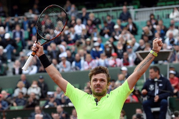 Stanislas Wawrinka celebra su pase a la segunda ronda. (Foto Prensa Libre: AFP)