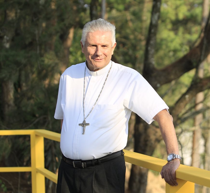 Gonzalo de Villa, presidente de la Conferencia Episcopal de Guatemala, habla desde la residencia jesuita San Borja.(Foto Prensa Libre: Carlos Ovalle)